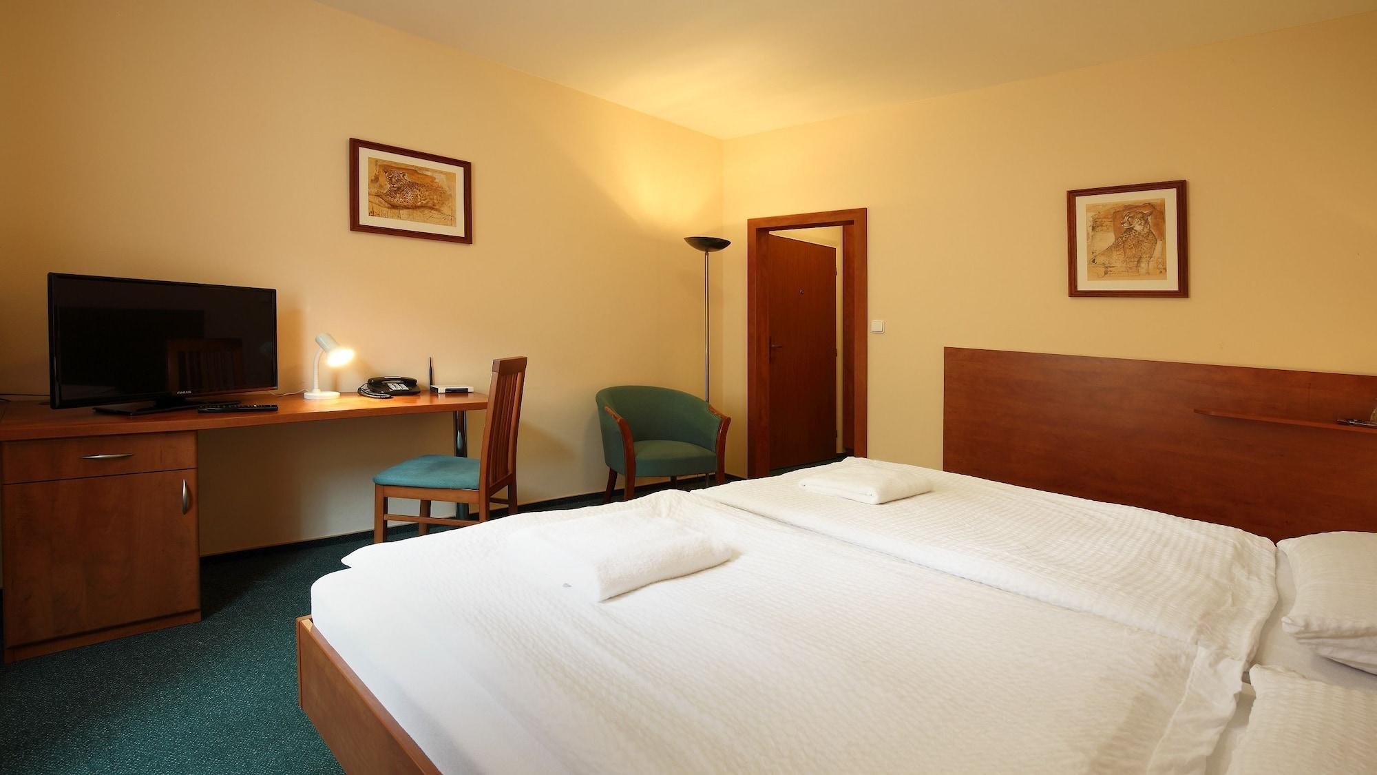 Hotel Palace Пилзен Екстериор снимка