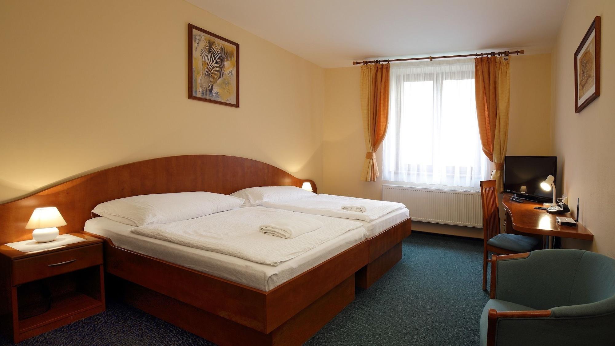 Hotel Palace Пилзен Екстериор снимка