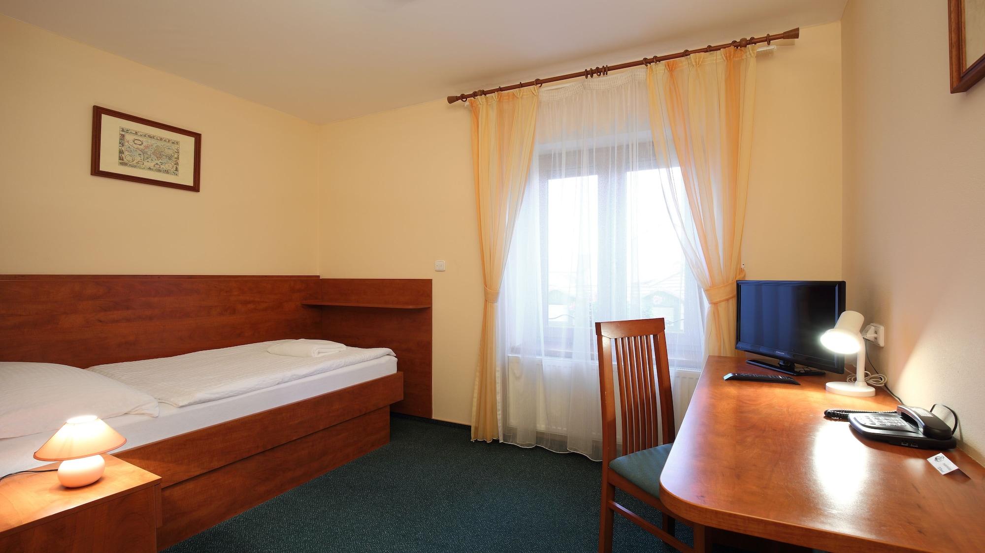 Hotel Palace Пилзен Екстериор снимка
