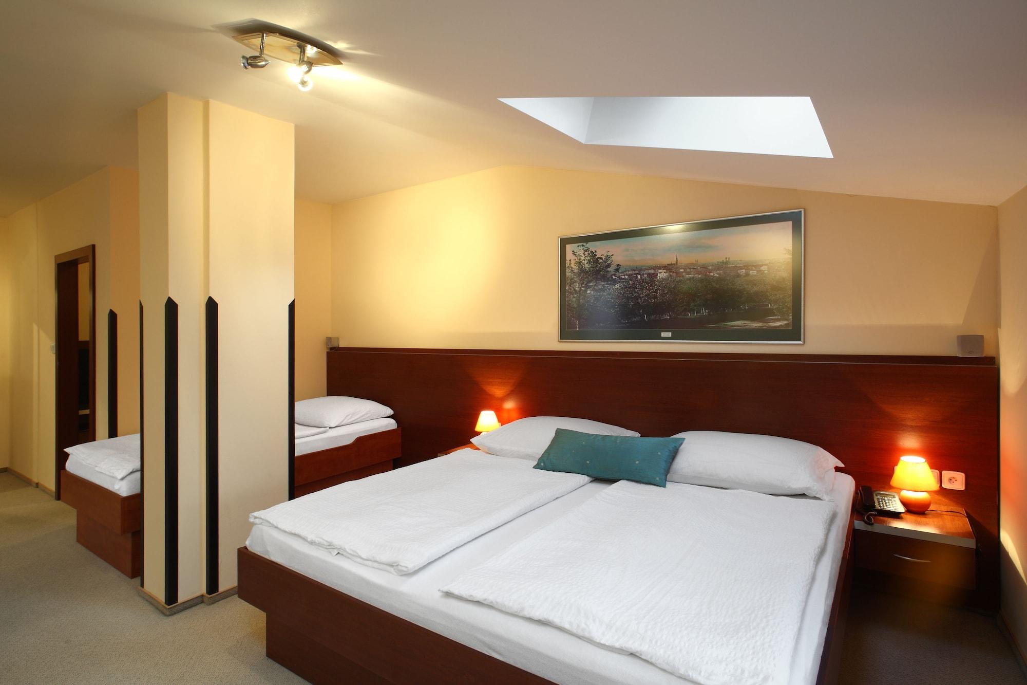 Hotel Palace Пилзен Екстериор снимка