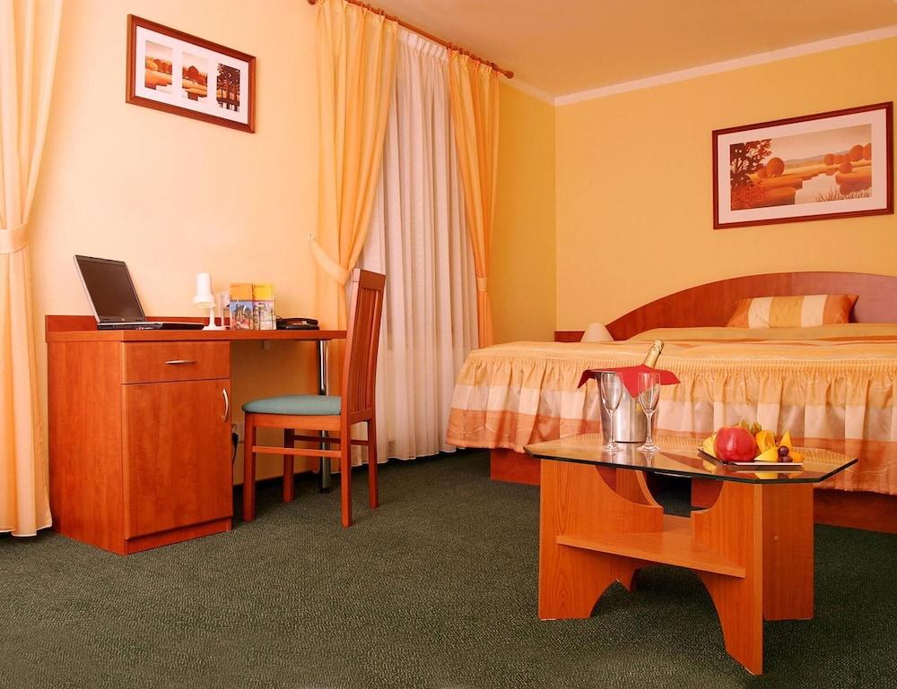 Hotel Palace Пилзен Екстериор снимка
