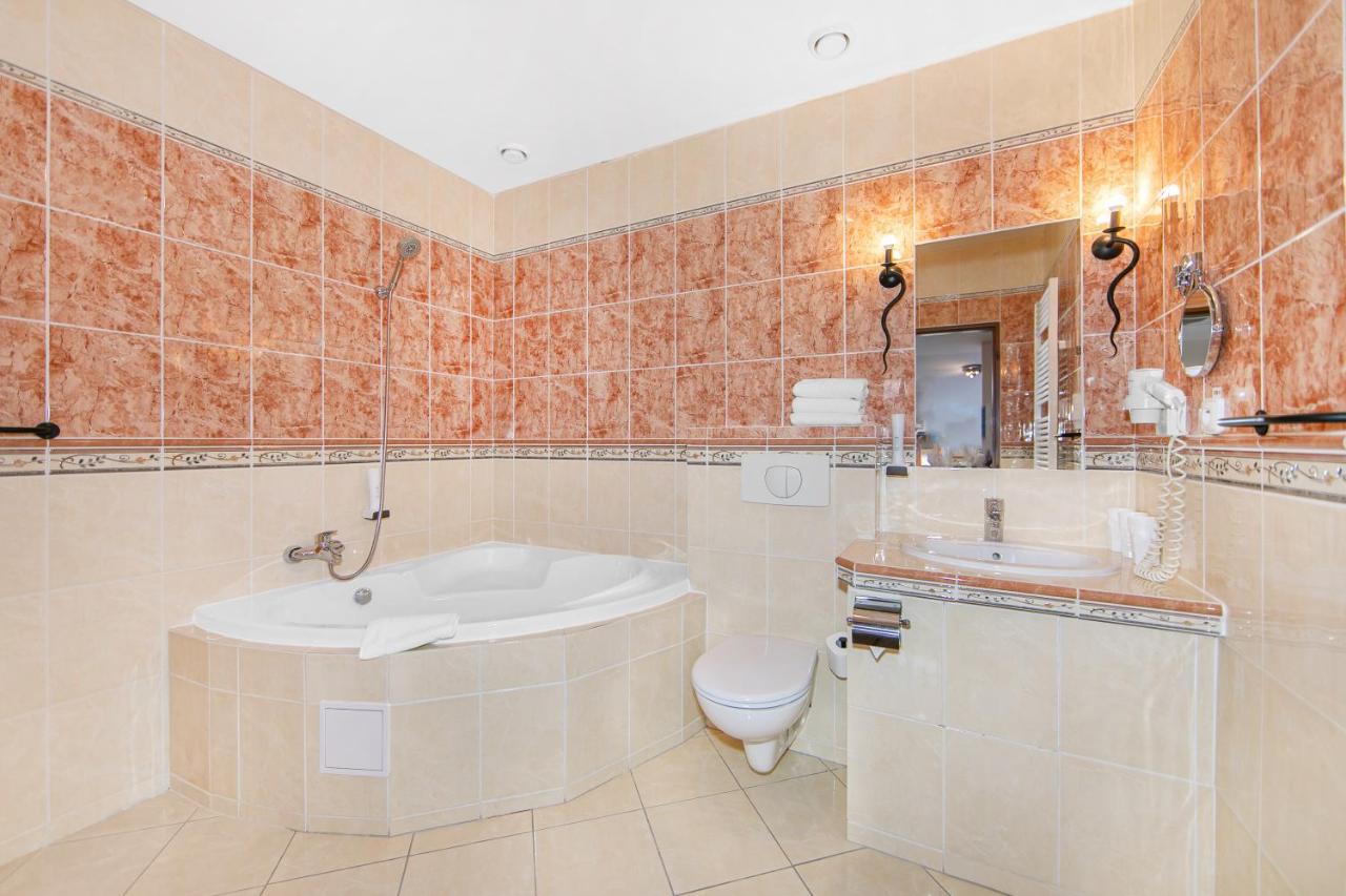 Hotel Palace Пилзен Екстериор снимка