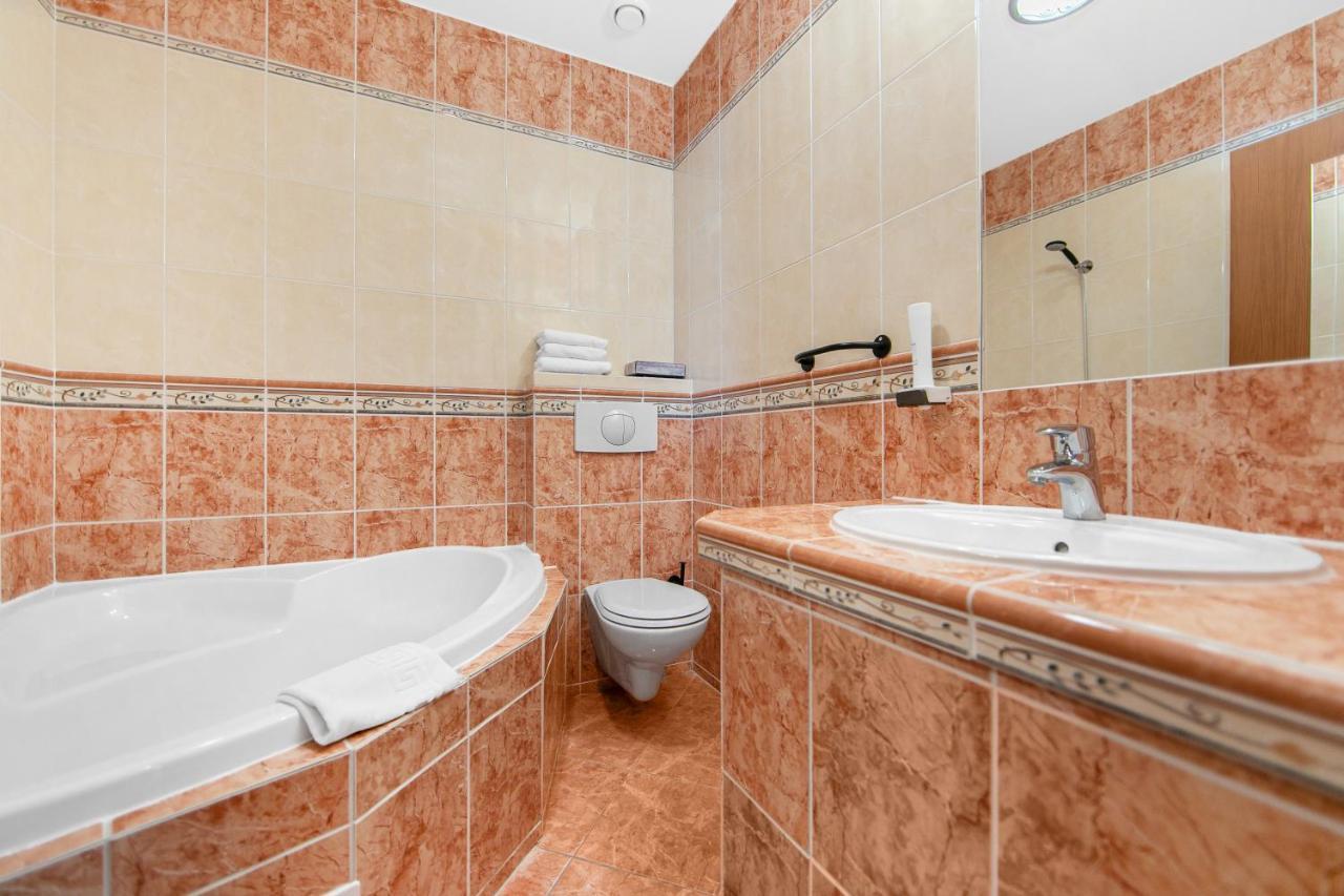 Hotel Palace Пилзен Екстериор снимка
