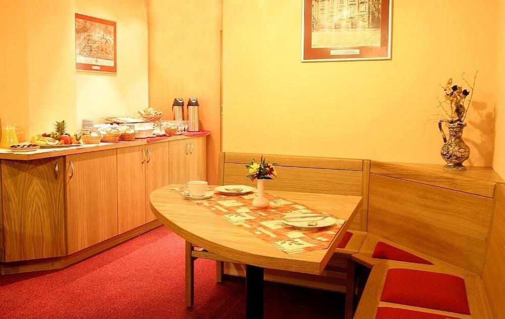 Hotel Palace Пилзен Екстериор снимка