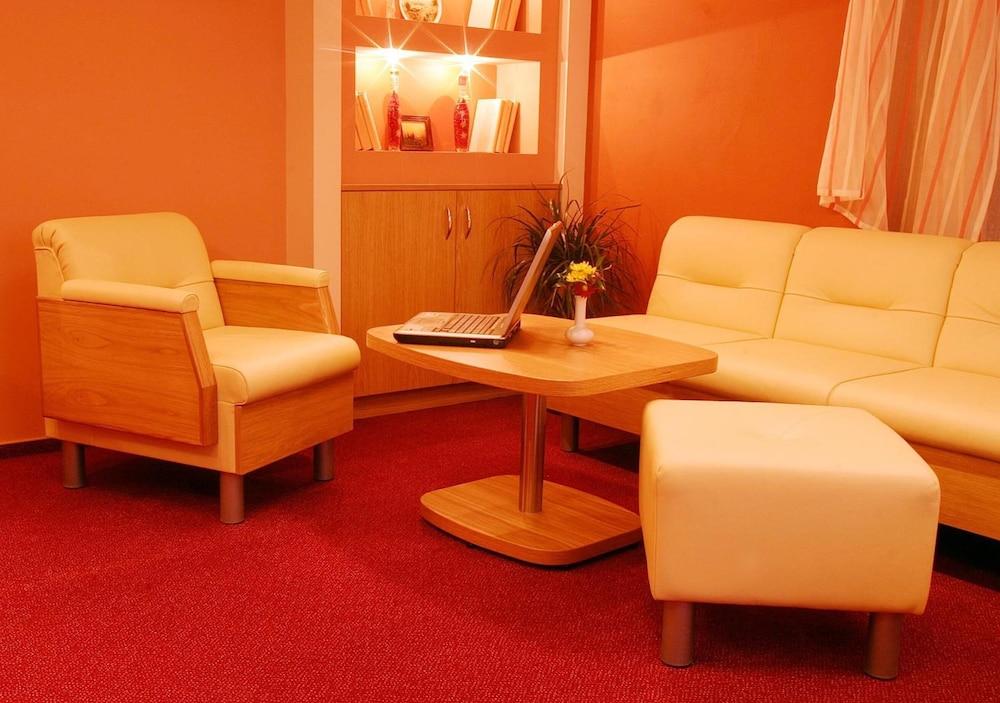 Hotel Palace Пилзен Екстериор снимка