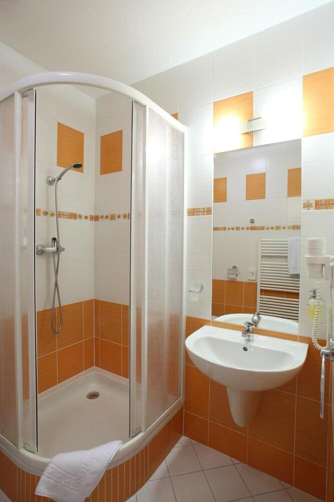 Hotel Palace Пилзен Екстериор снимка