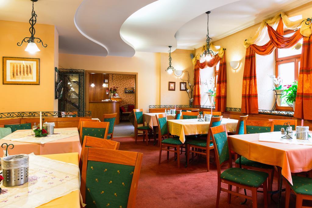 Hotel Palace Пилзен Екстериор снимка