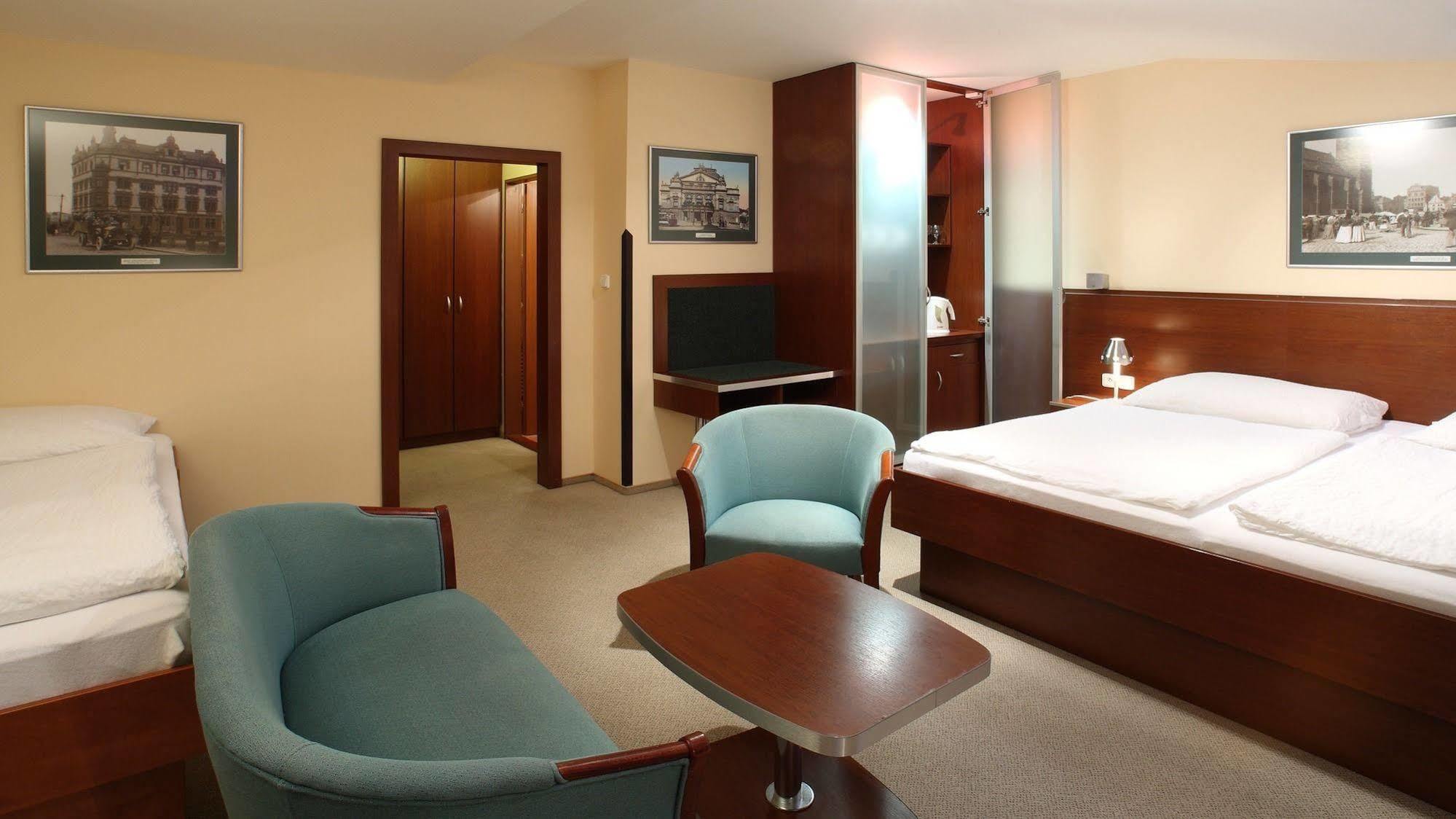 Hotel Palace Пилзен Екстериор снимка