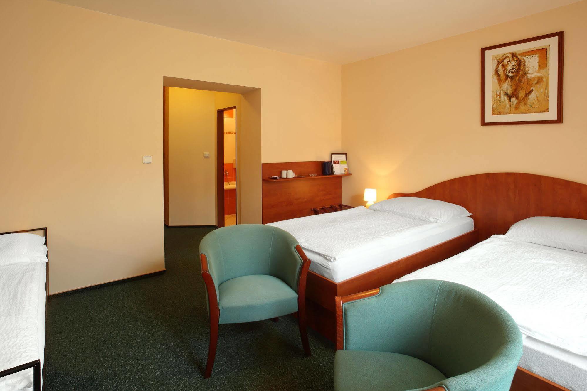 Hotel Palace Пилзен Екстериор снимка